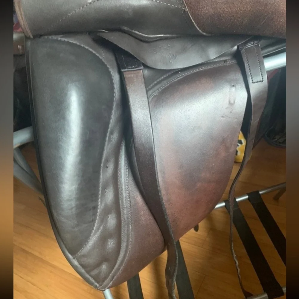 Sankey Dressage Saddle - Picture 5 of 12